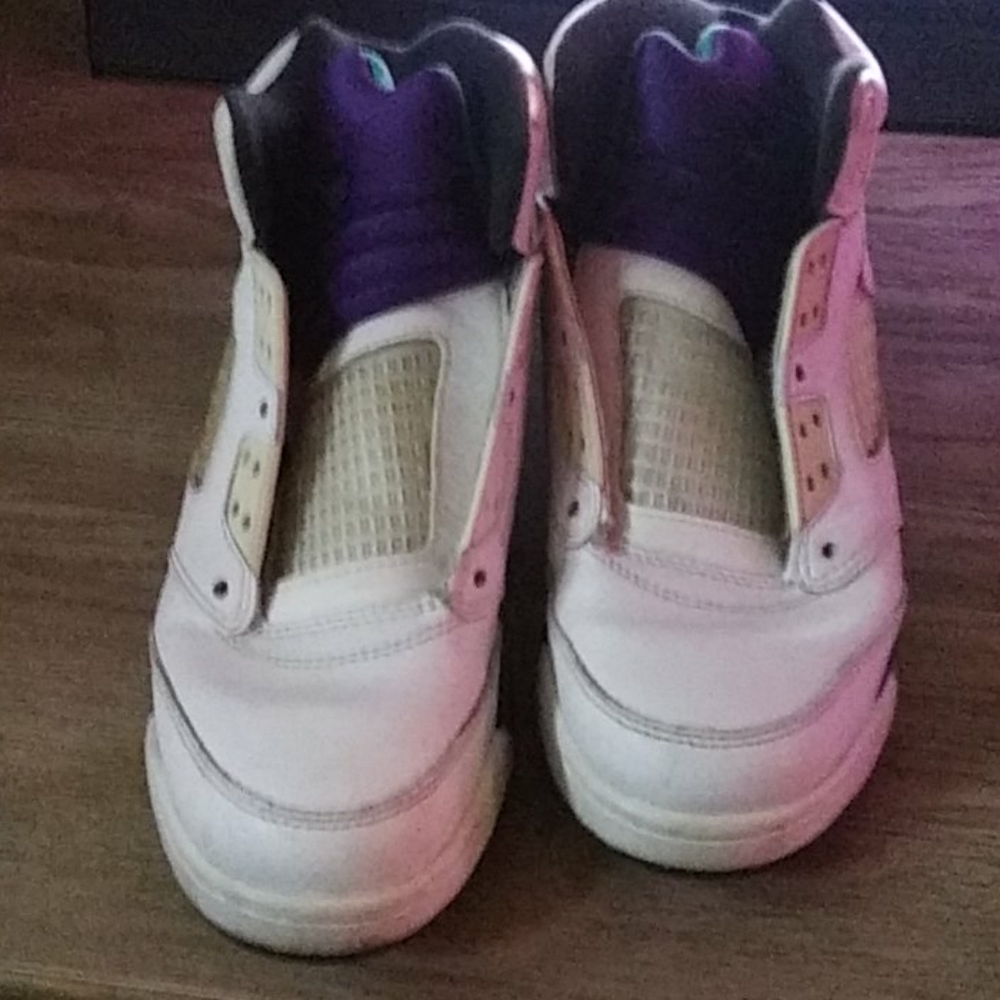 Jordan 5 grape size 6y or 7 womens